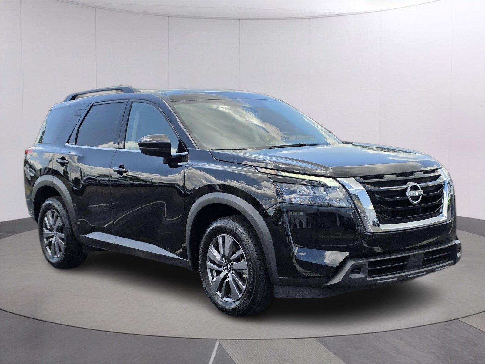 Used 2025 Super Black Nissan SV image 7