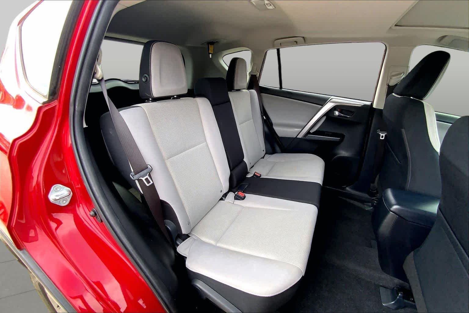 Used 2016 Barcelona Red Metallic Toyota XLE image 20