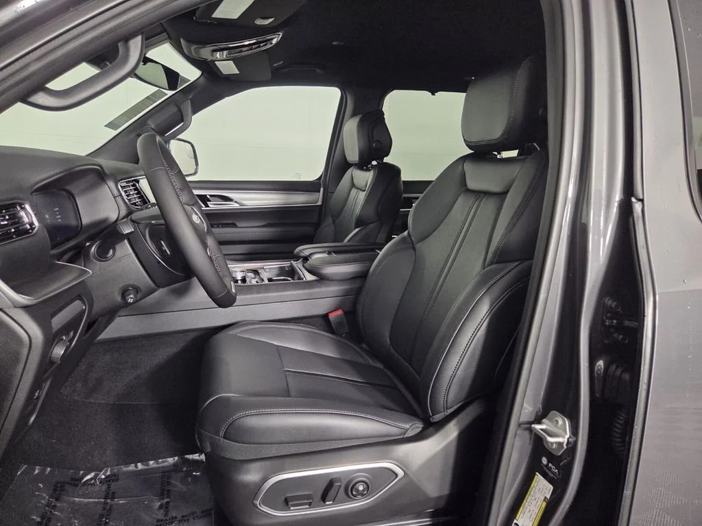 New 2026 Baltic Gray Metallic Clearcoat Jeep Limited Altitude image 9
