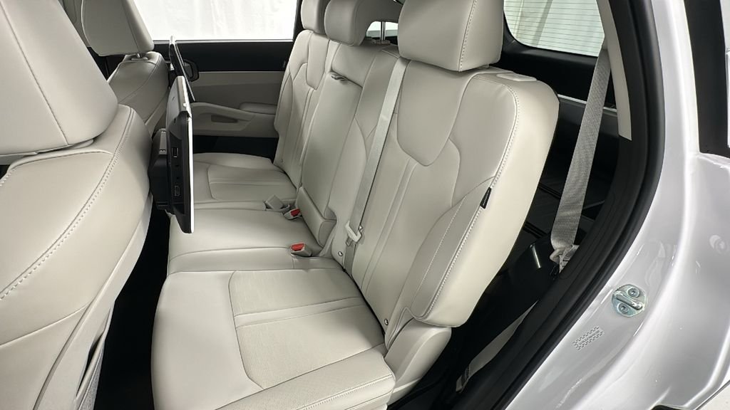 2025 Kia Sorento S - Photo 12