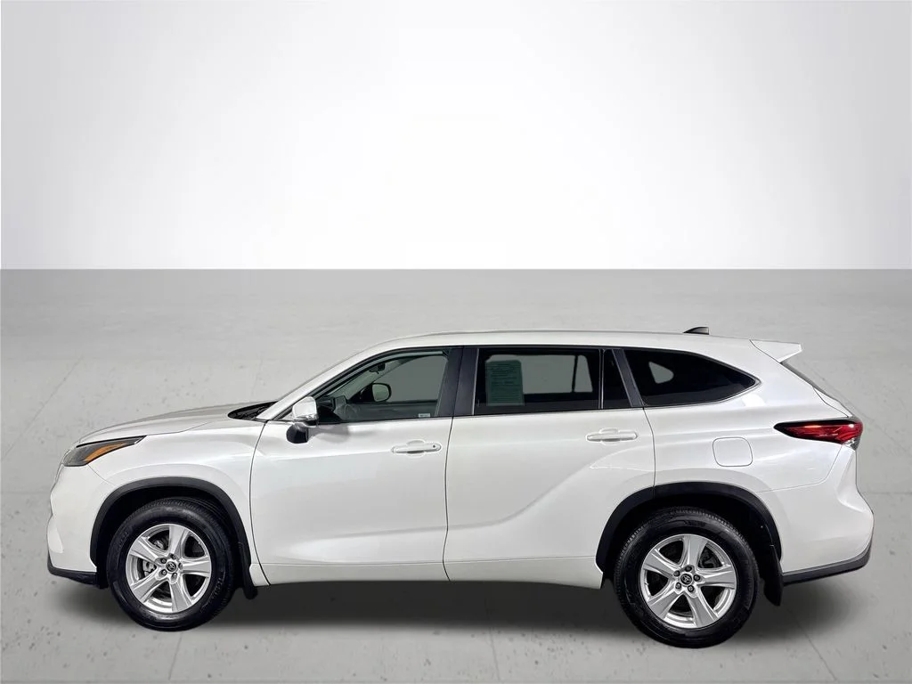 Used 2023 Beige Toyota L image 9