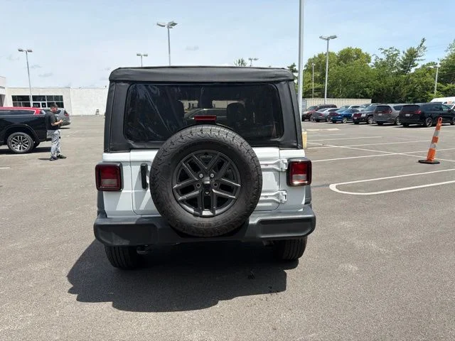 Used 2025 White Jeep Sport S image 5