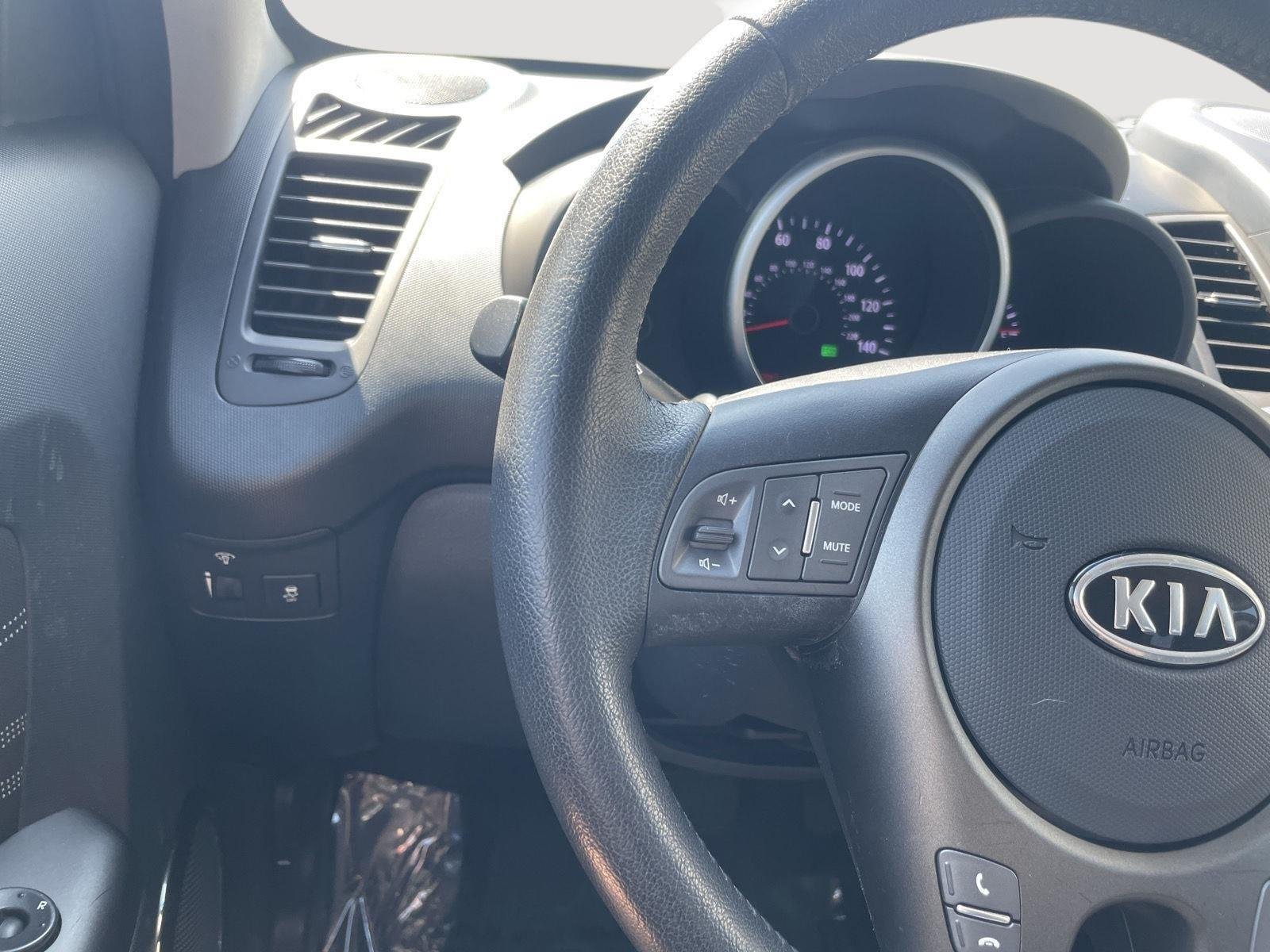 Used 2012 Molten Kia + image 4