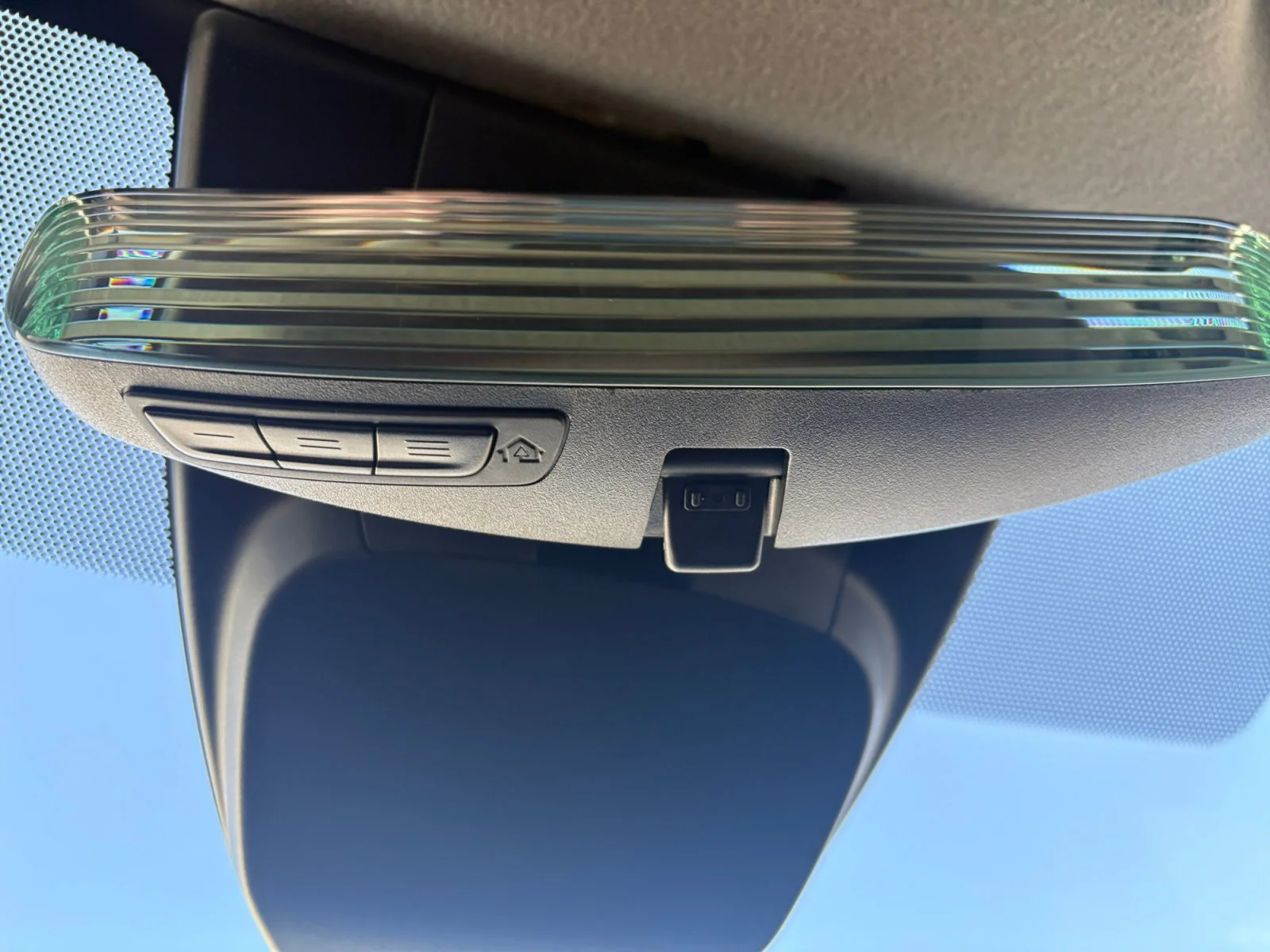 New 2026 Wind Chill Pearl <sup>1</sup> Toyota  XLE image 25