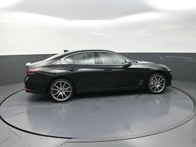 Used 2025 Black Genesis 2.5T image 9