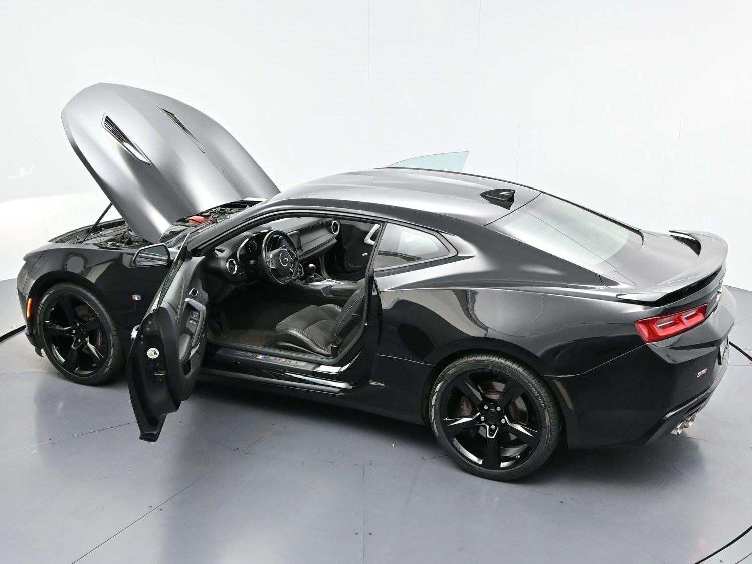 Used 2018 Black Chevrolet 2SS image 40