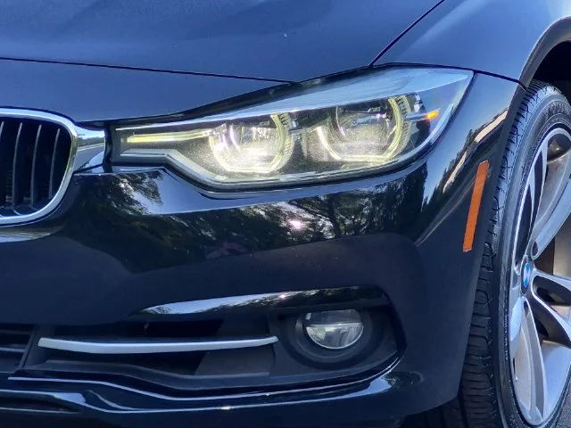 Used 2018 Black BMW 330i image 17