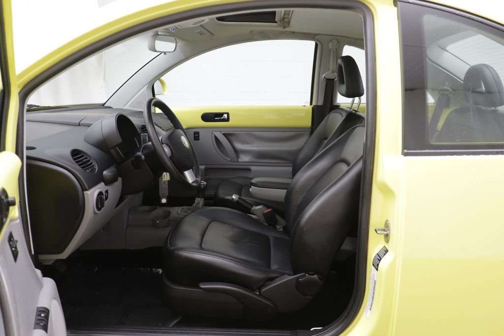 Used 2000 Yellow Volkswagen GLS image 5