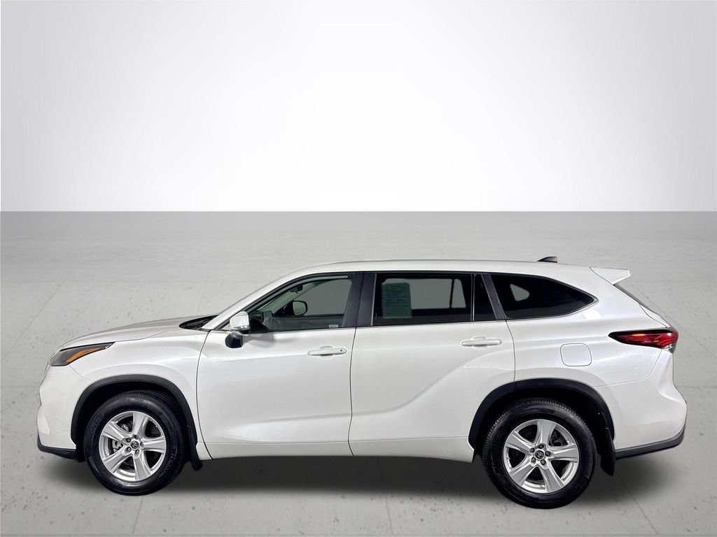 Used 2023 Pearl Toyota L image 9