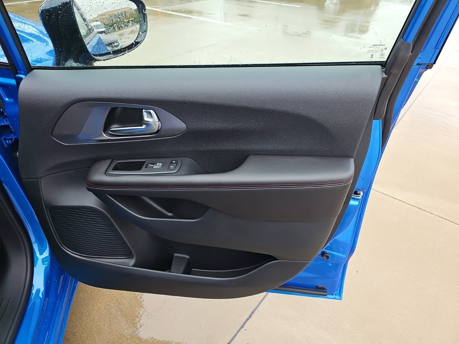 New 2027 Hydro Blue Pearlcoat Chrysler Select image 8