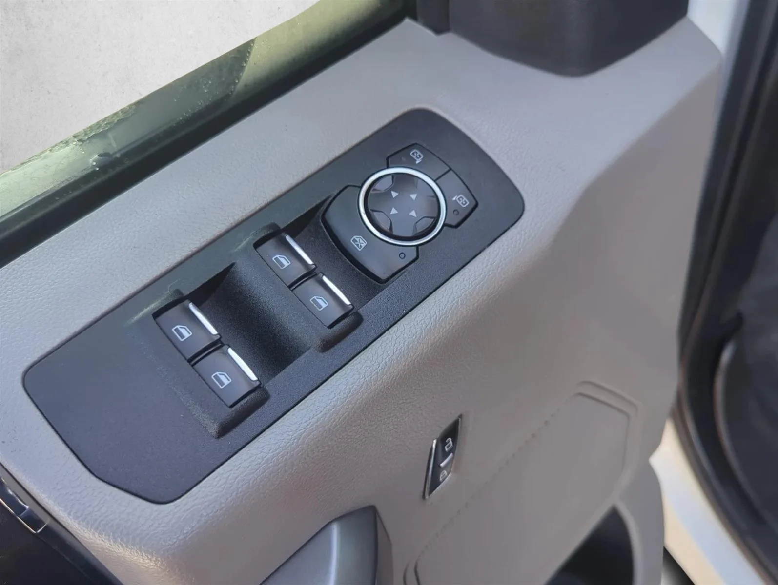 Used 2020 Oxford White Ford XLT image 8