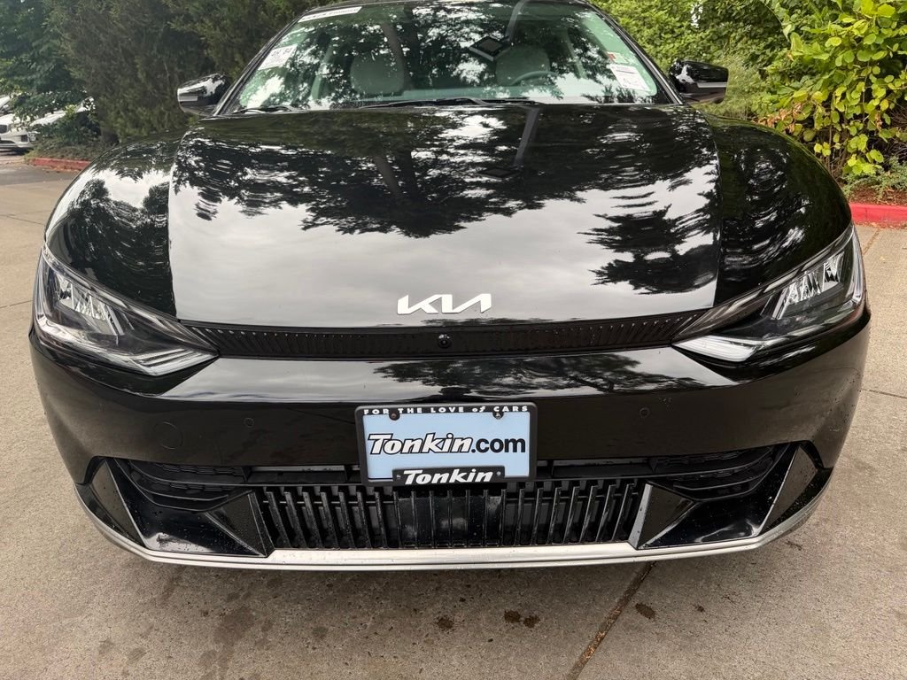 Used 2024 Aurora Black Pearl Kia Wind image 9