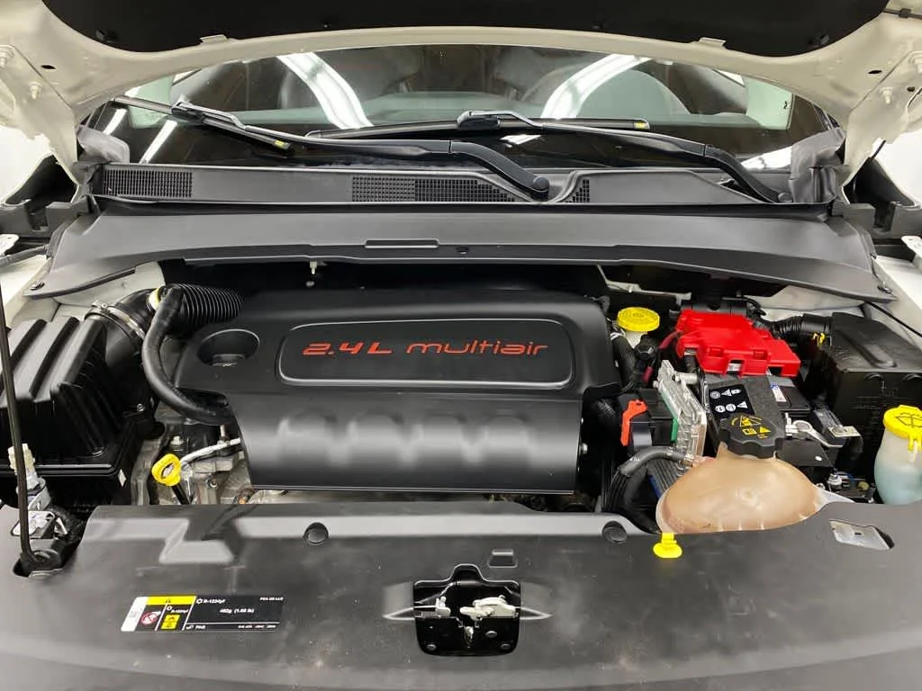 Used 2021 White Clearcoat Jeep Trailhawk image 12