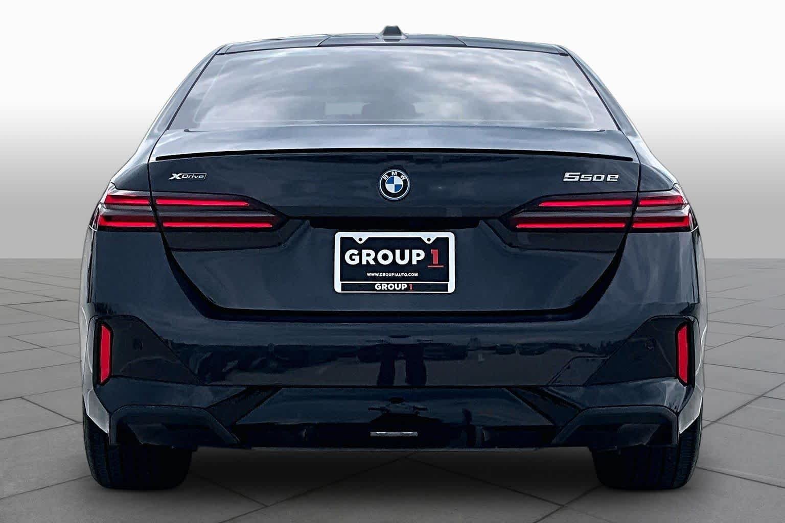 Used 2026 Dark Graphite Metallic BMW 550e xDrive image 4