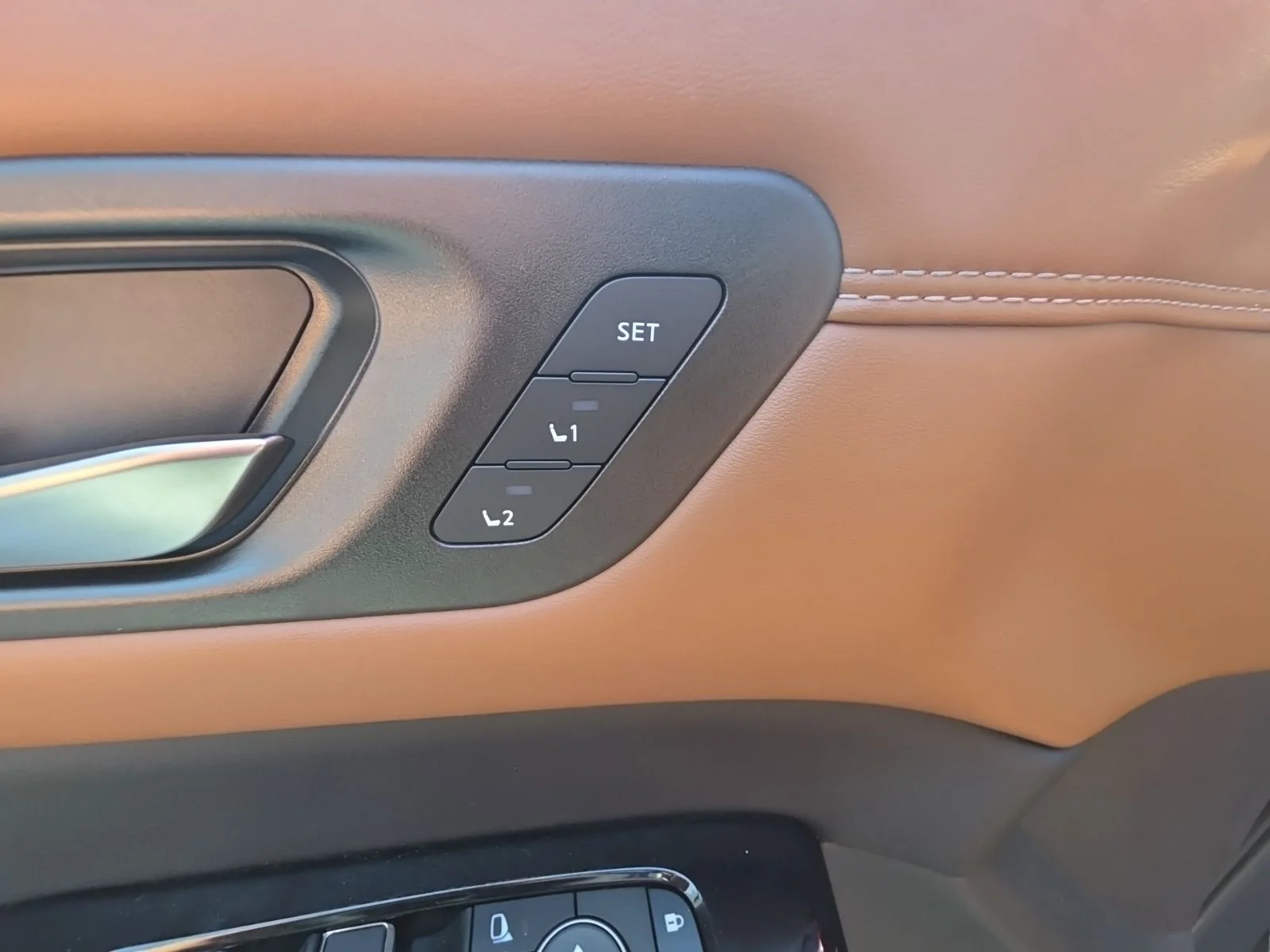 Used 2023 Red Nissan Platinum image 33