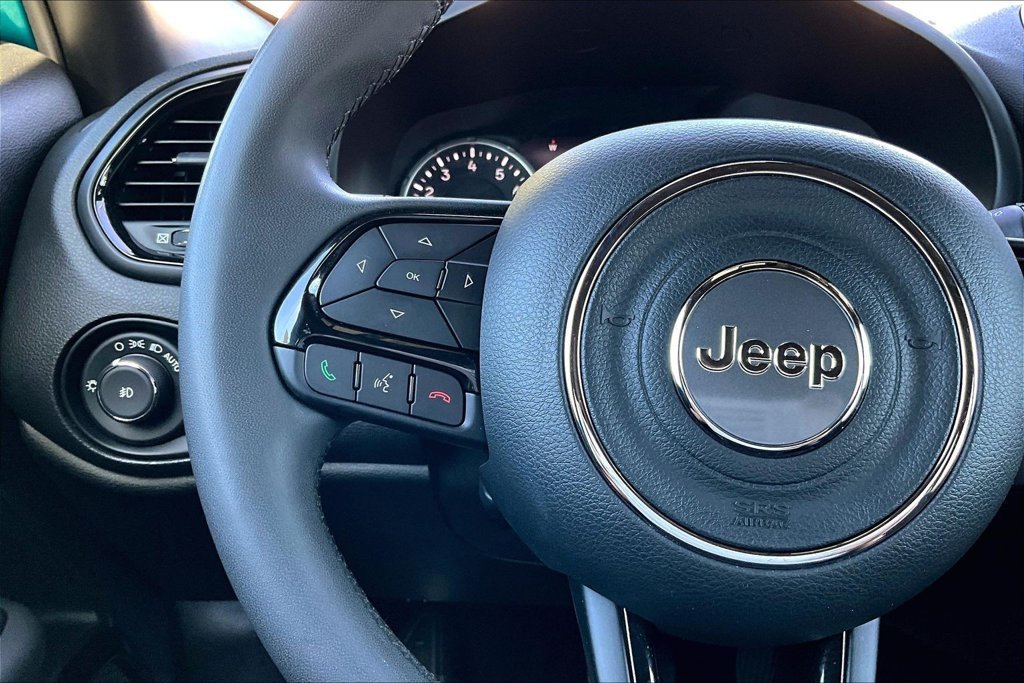 Used 2022 Teal Jeep Altitude image 9