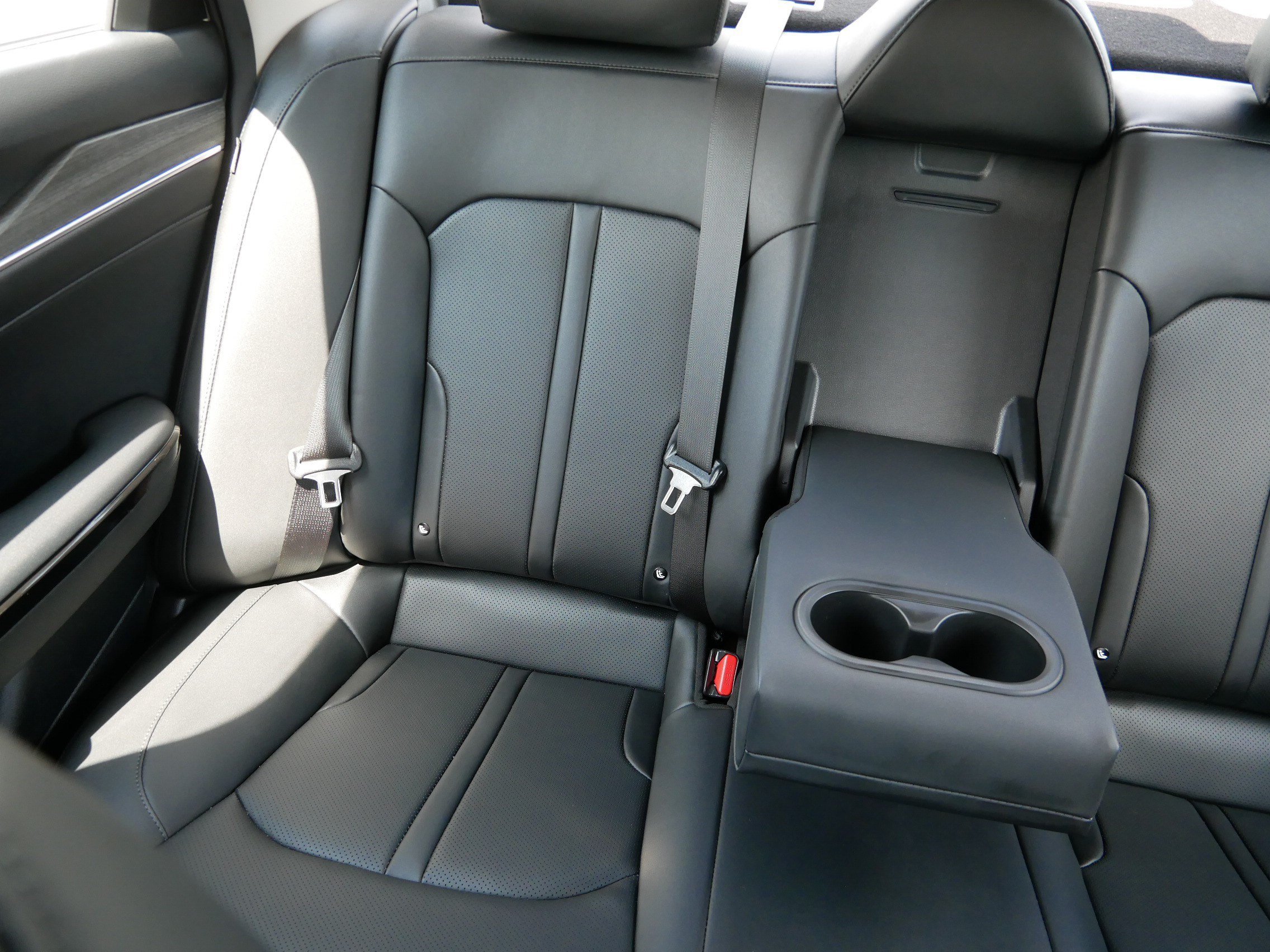 Used 2025 Snow White Pearl Kia EX image 12