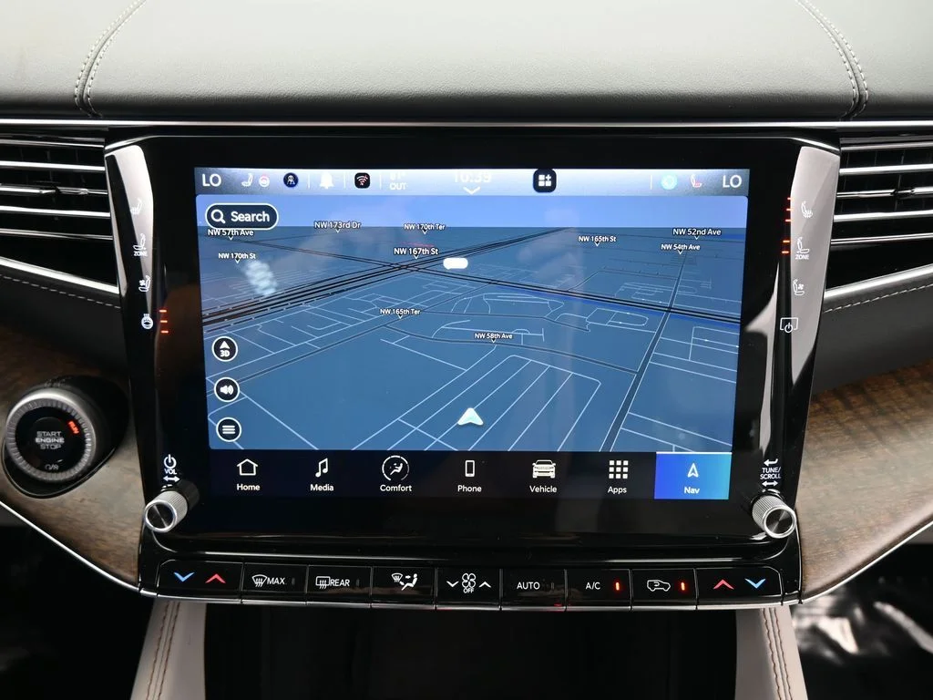 Used 2024 Diamond Black Crystal Pearlcoat Jeep Base image 21