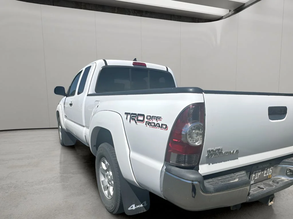 Used 2015 Super White Toyota Base V6 (A5) image 4