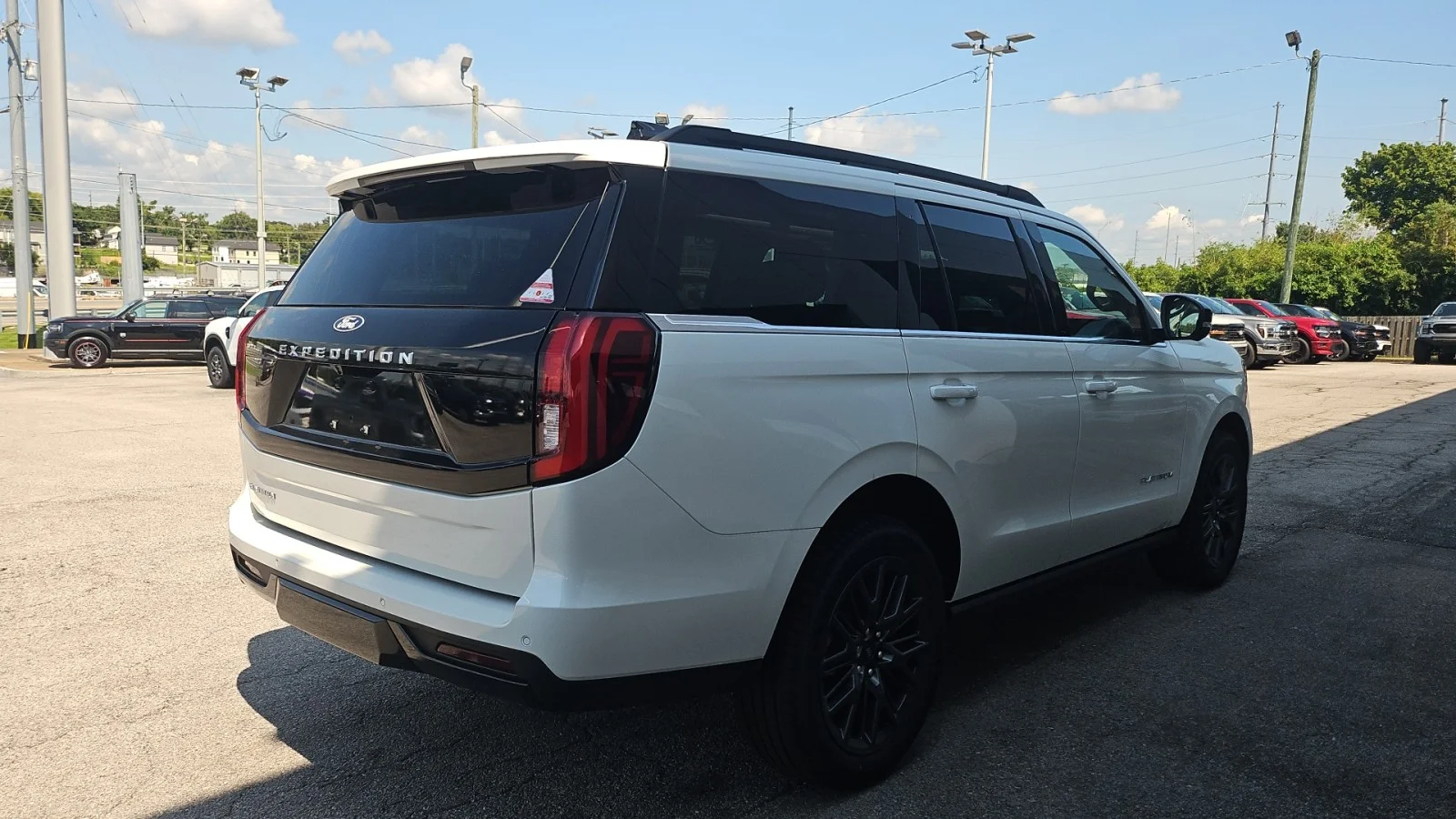 New 2027 Star White Metallic Tri-Coat Ford Platinum 4WD image 5