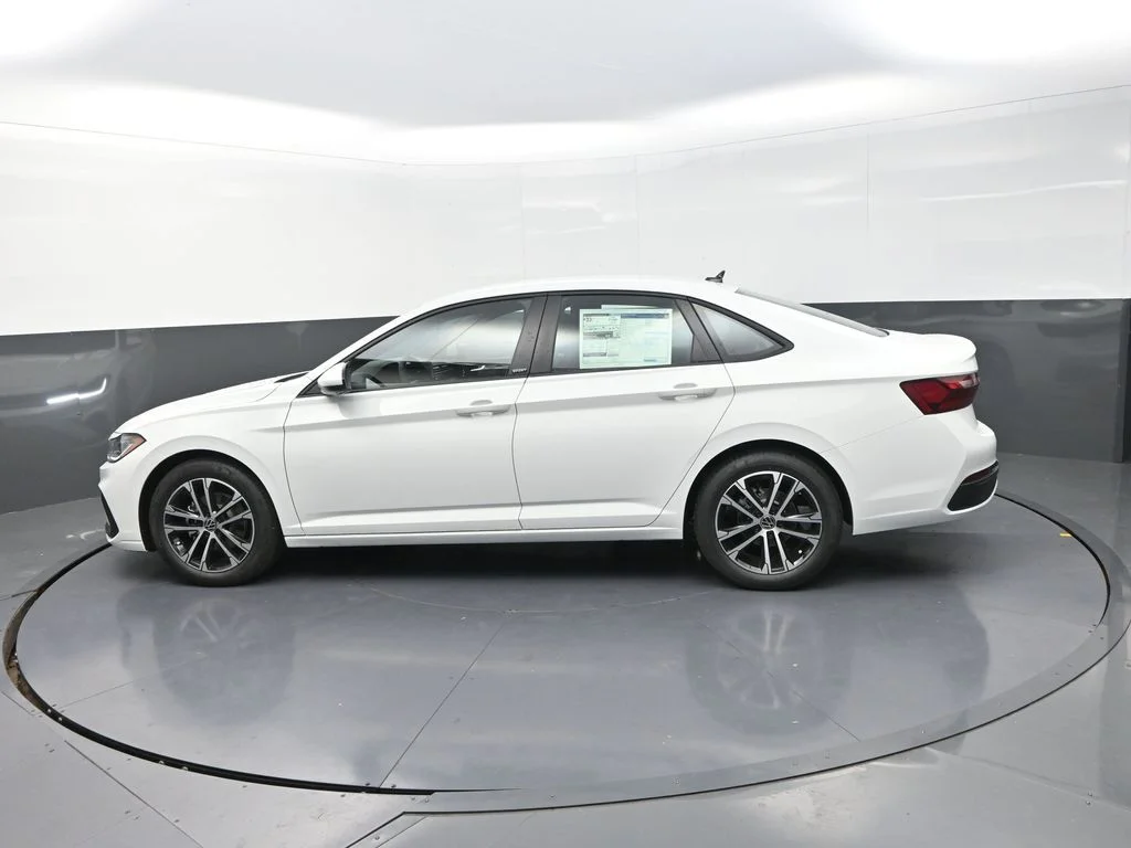 Used 2026 White Volkswagen 1.5T Sport image 6