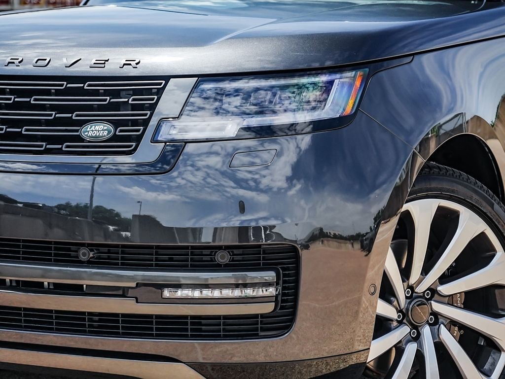 Used 2025 Gray Land Rover SE image 3
