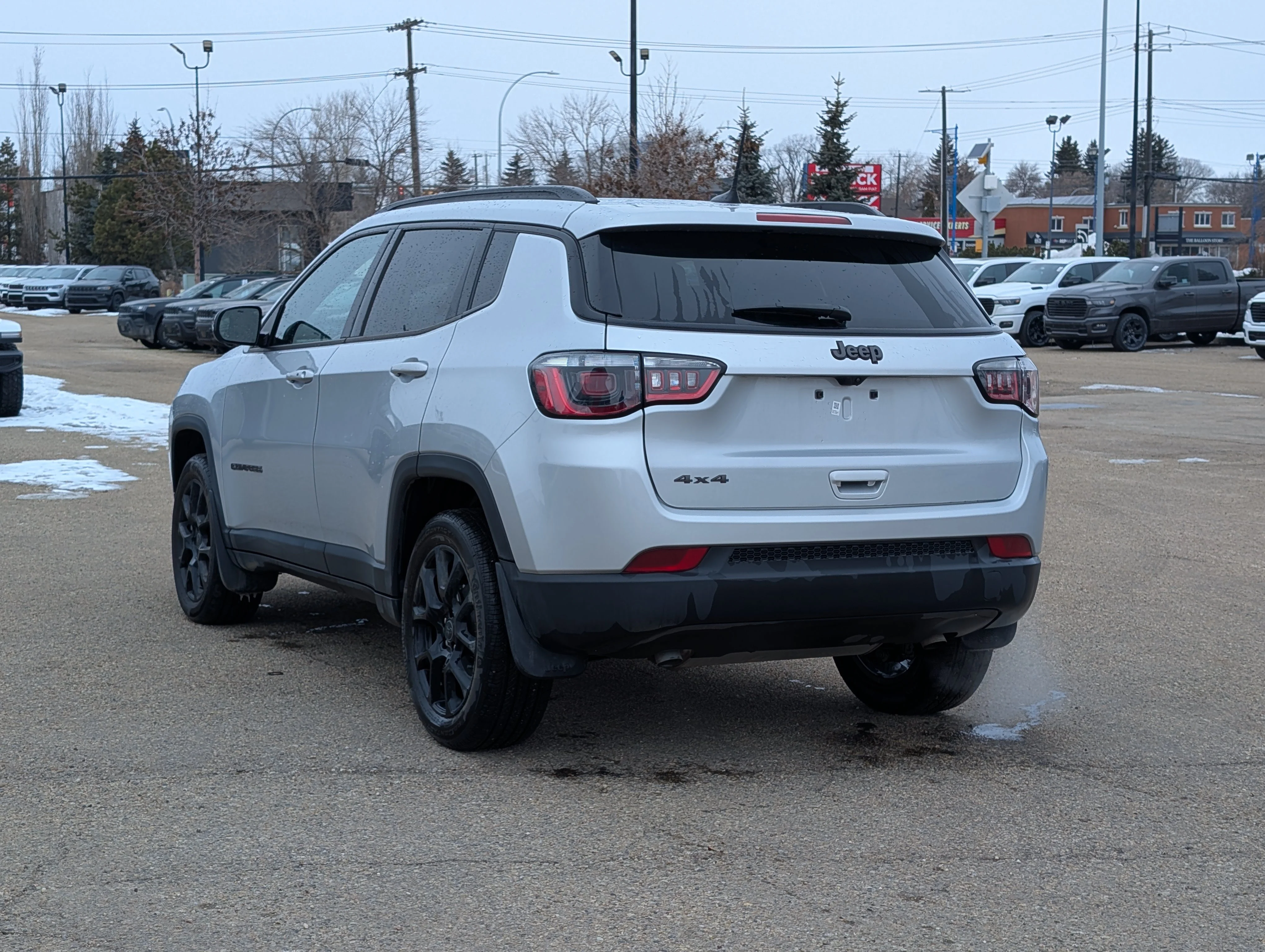 New 2025 Silver Zynith Metallic Jeep Altitude image 4