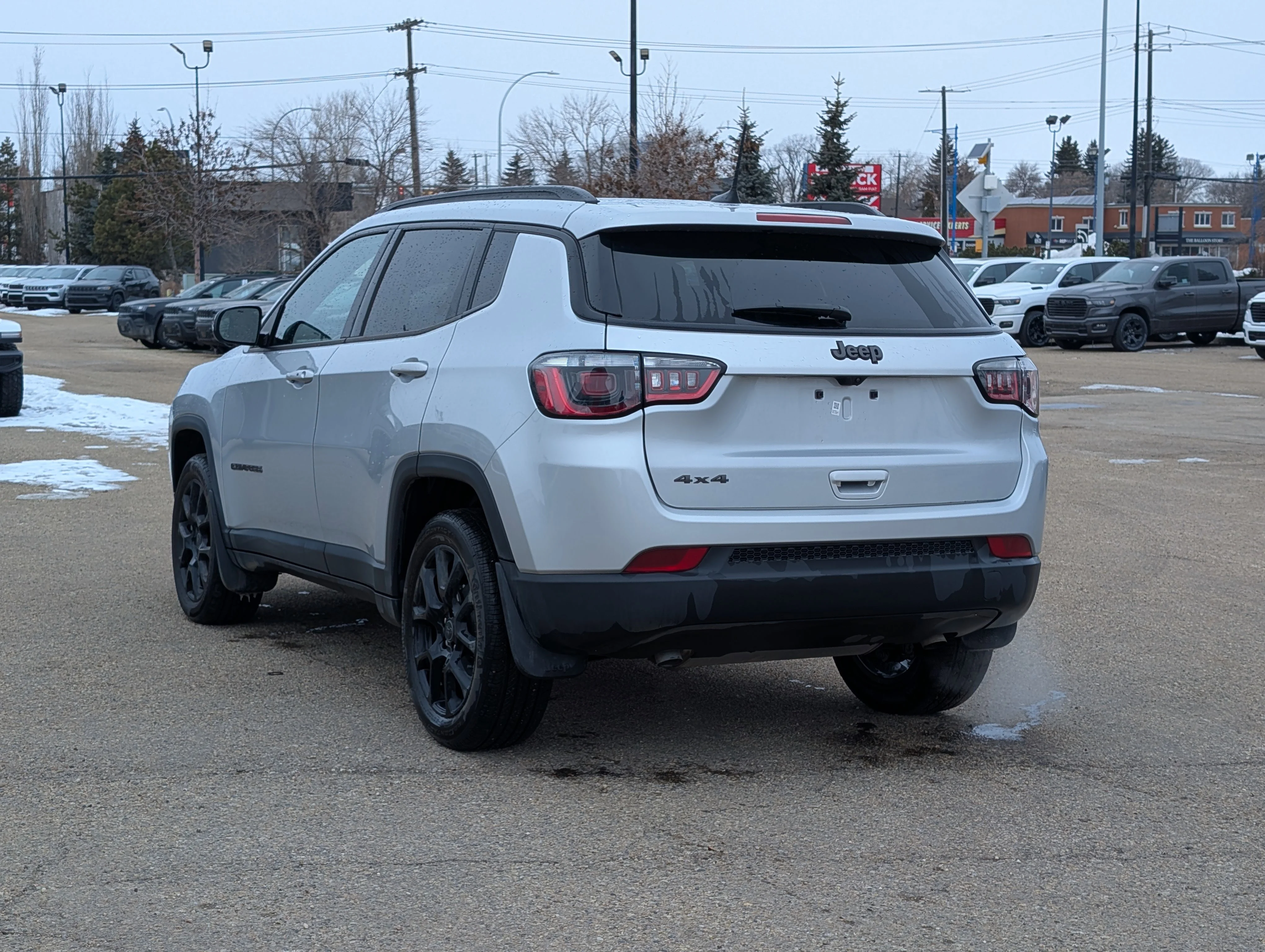 New 2025 Silver Zynith Metallic Jeep Altitude image 4