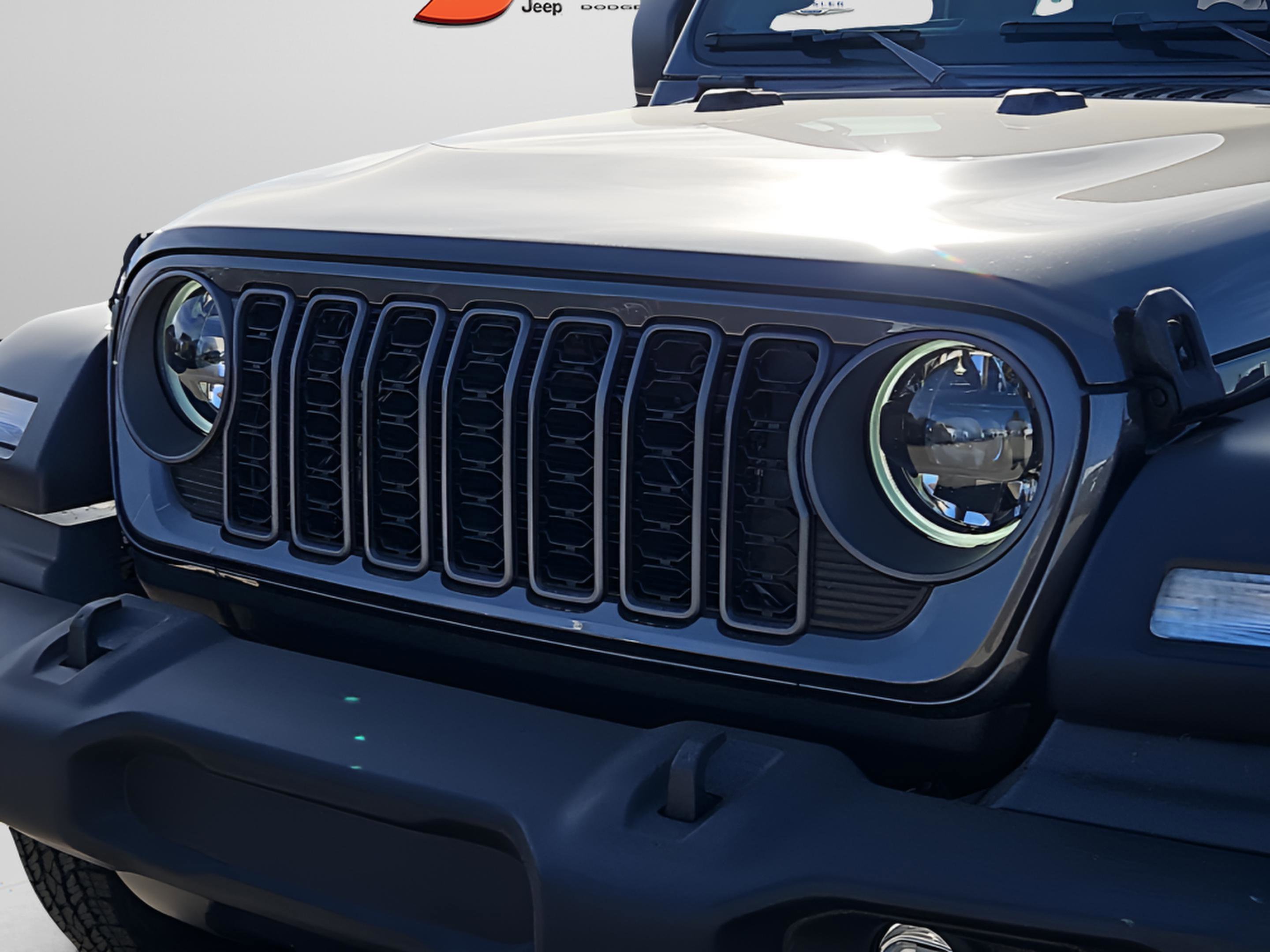 New 2026 Granite Crystal Metallic Clear-Coat Exterior Paint Jeep Sport S image 26