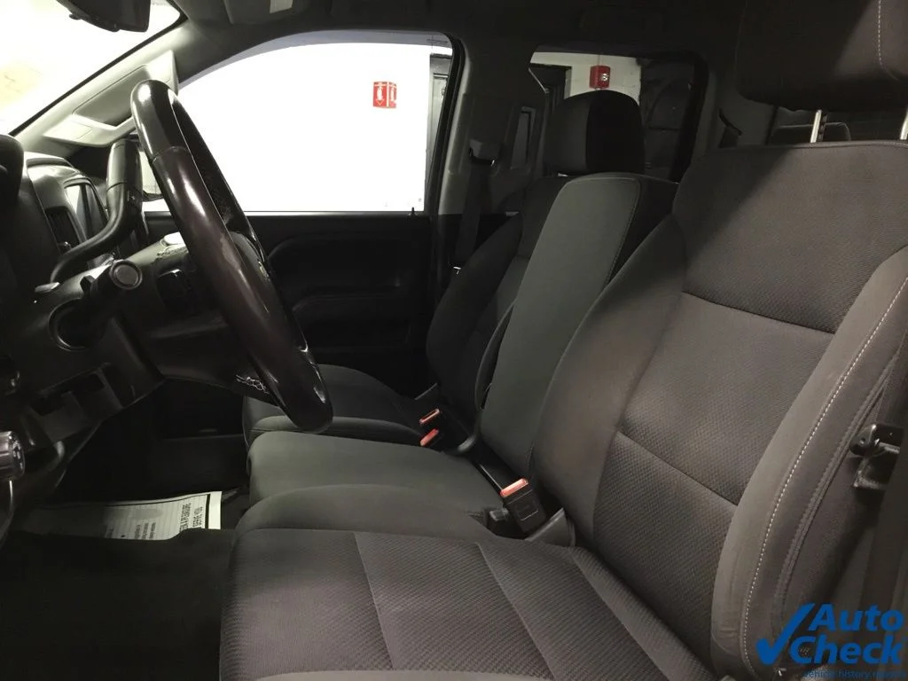 Used 2018 Silver Chevrolet LT image 30