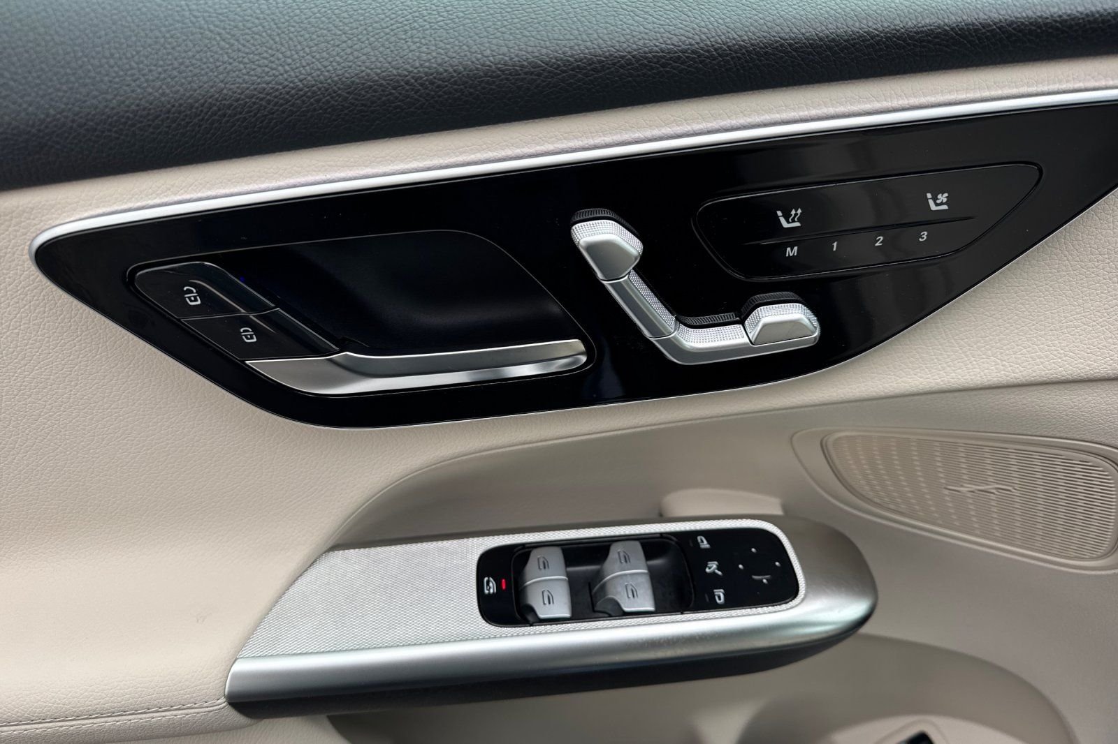 New 2026 Starling Blue Metallic Mercedes-Benz GLC 300 image 25