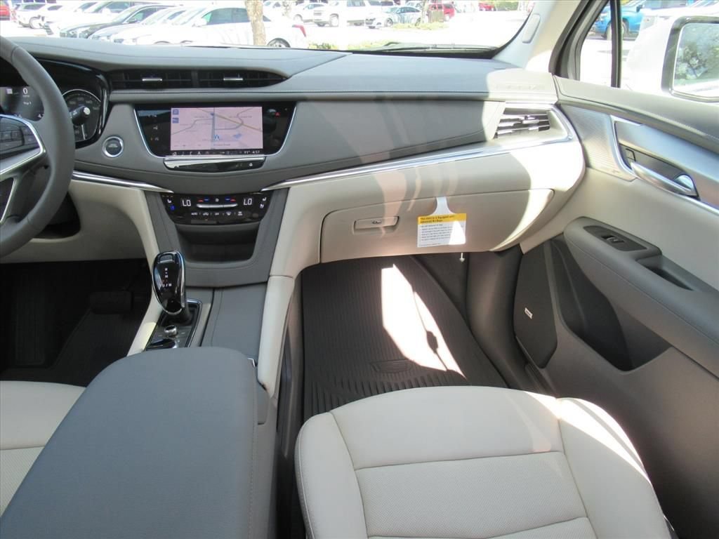 New 2026 Crystal White Tricoat Cadillac Premium Luxury image 14