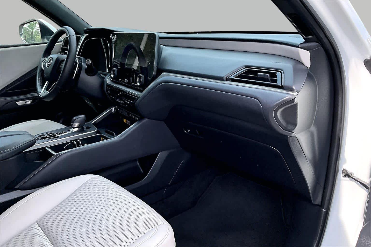 Used 2024 Wind Chill Pearl Lexus Premium image 19
