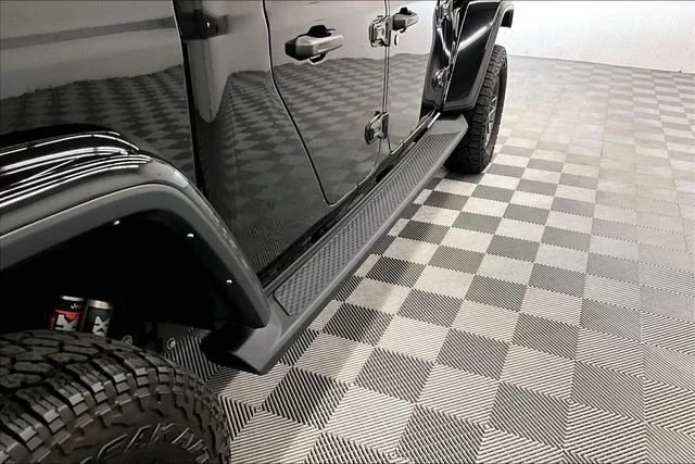 Used 2024 Black Clearcoat Jeep Mojave image 41