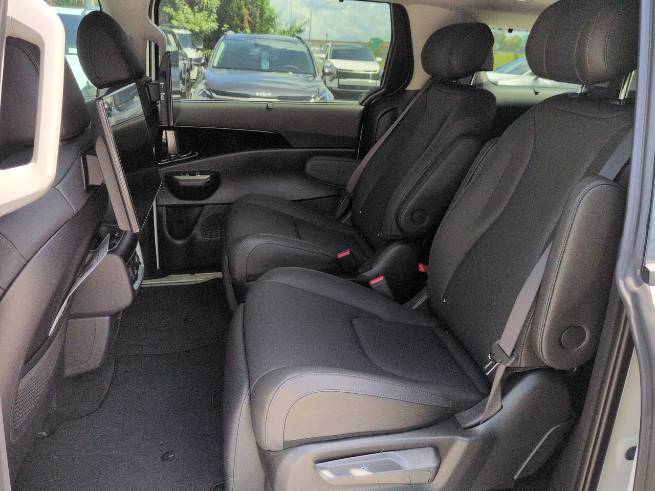 New 2026 Snow White Pearl Kia SX Prestige image 18