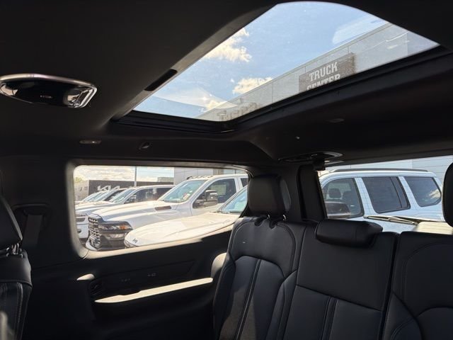New 2026 High Gloss Black Exterior Paint Jeep Limited Reserve image 11