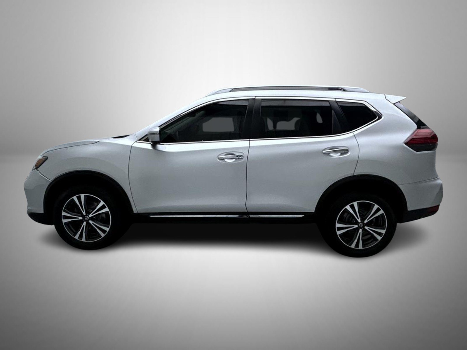Used 2018 Brilliant Silver Nissan SL image 8