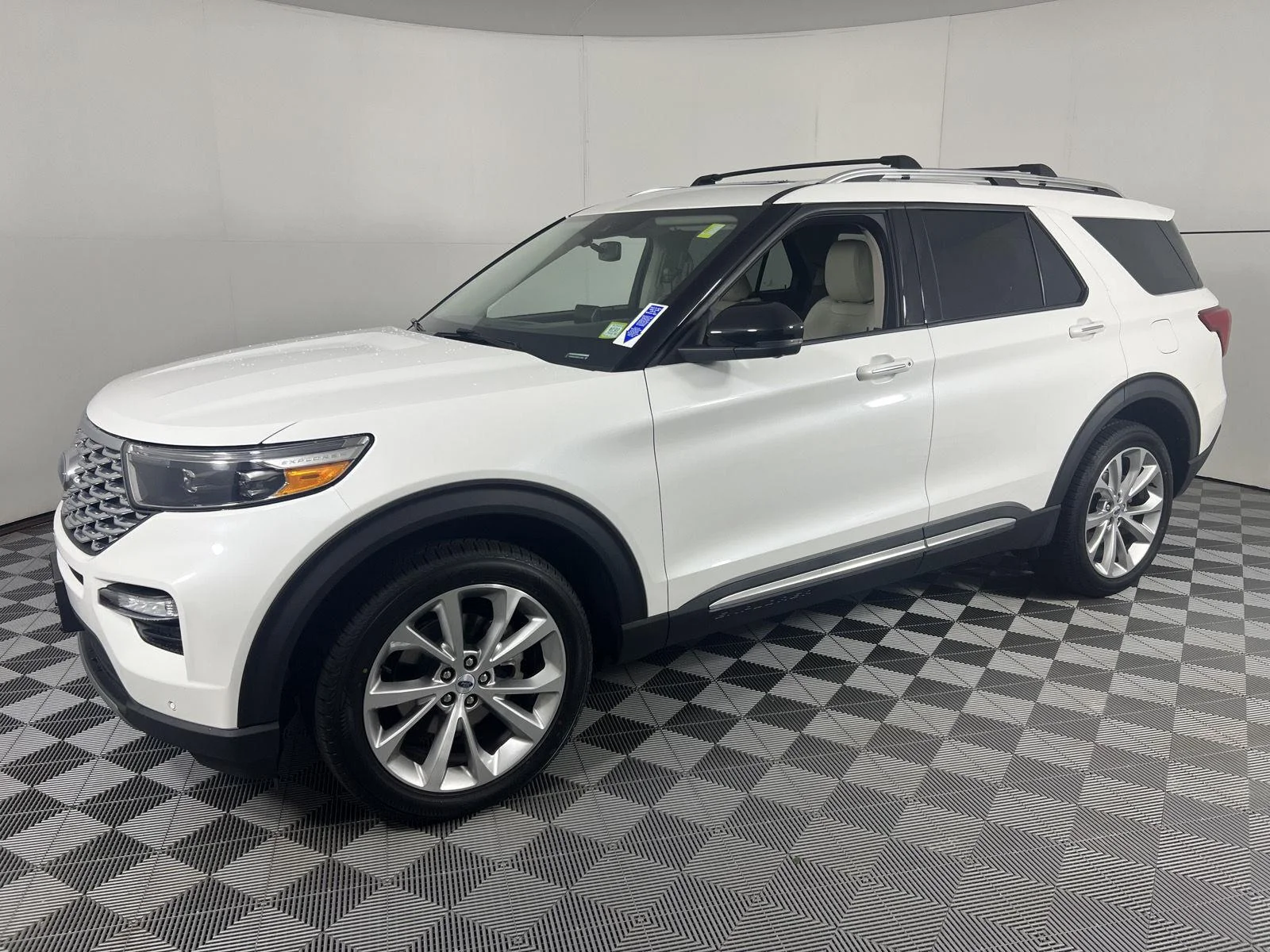 Used 2022 Star White Metallic Tri-Coat Ford Platinum image 9