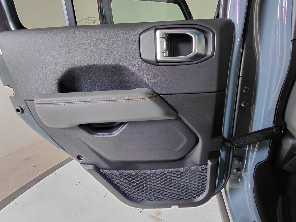New 2026 Anvil Clear-Coat Exterior Paint Jeep Mojave X image 12