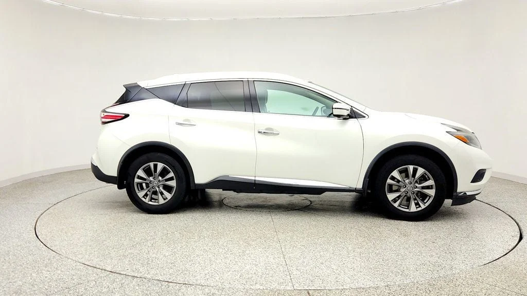 Used 2018 Pearl White Nissan AWD SL image 4