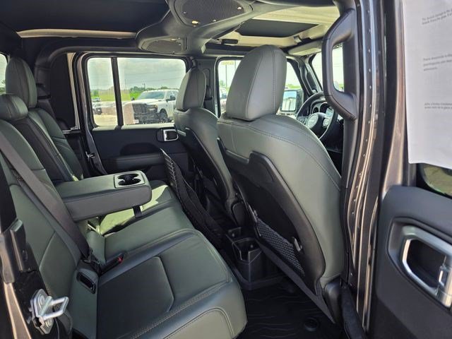 New 2026 Granite Crystal Metallic Clear-Coat Exterior Paint Jeep Mojave X image 11