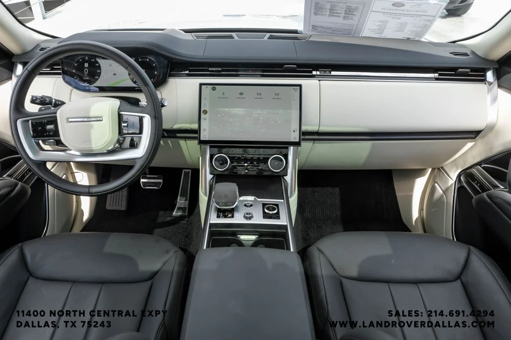 Used 2023 Silver Land Rover SE image 12