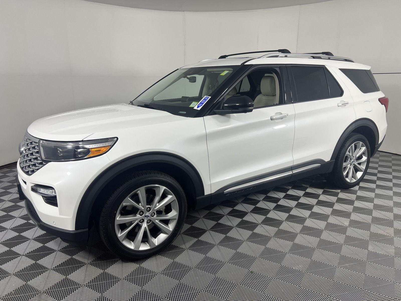 Used 2022 Star White Metallic Tri-Coat Ford Platinum image 9