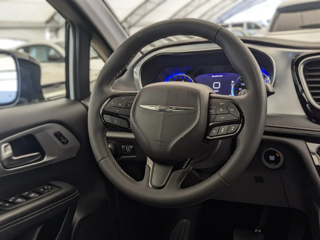 Certified Used 2025 White Chrysler Limited - - FWD - Nappa Leather - Adaptive Cruise - Full Sunroof - Heated Seat & Wheel & More! image 16