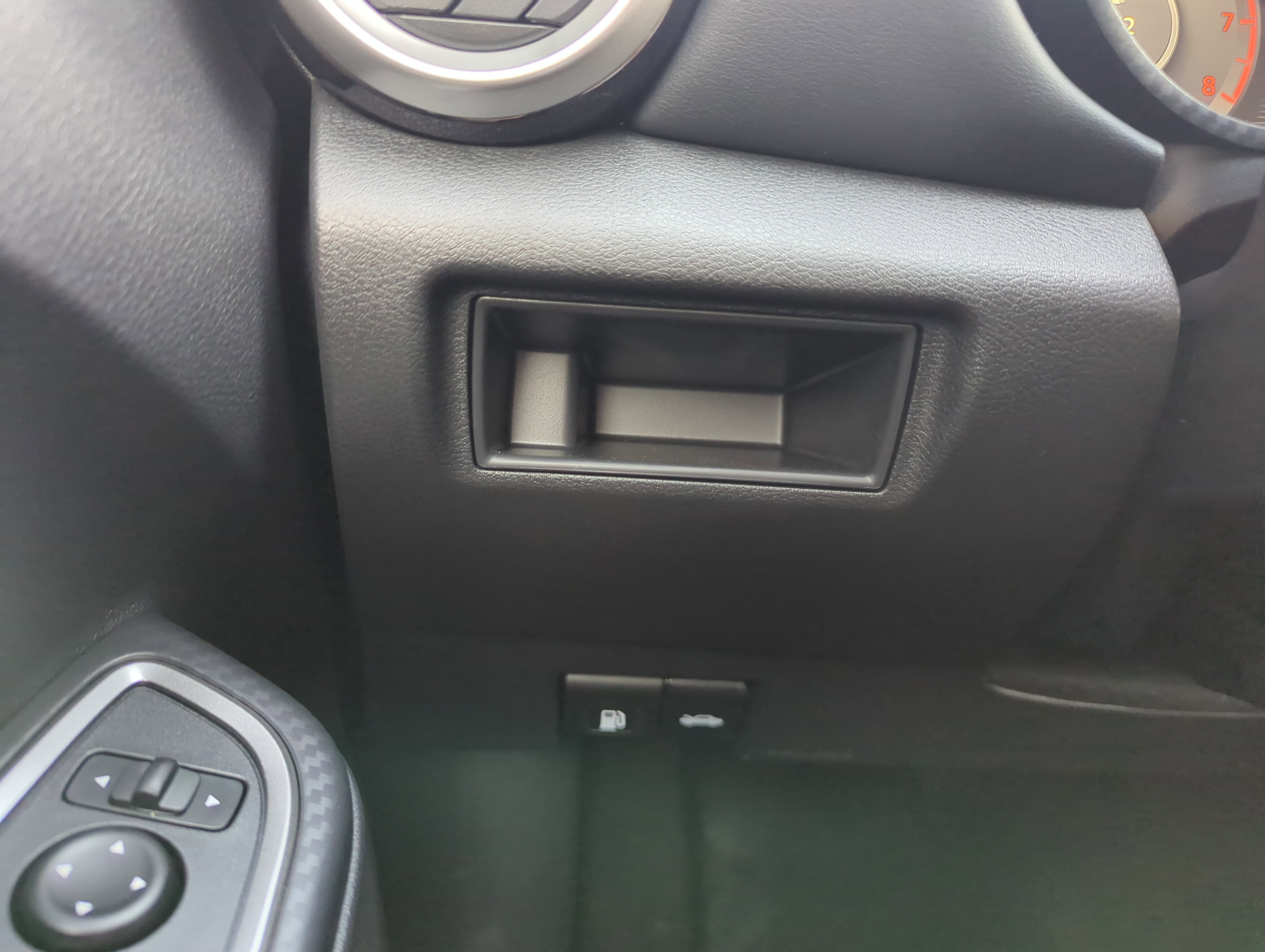 2025 Nissan Versa Sedan SR - Photo 24