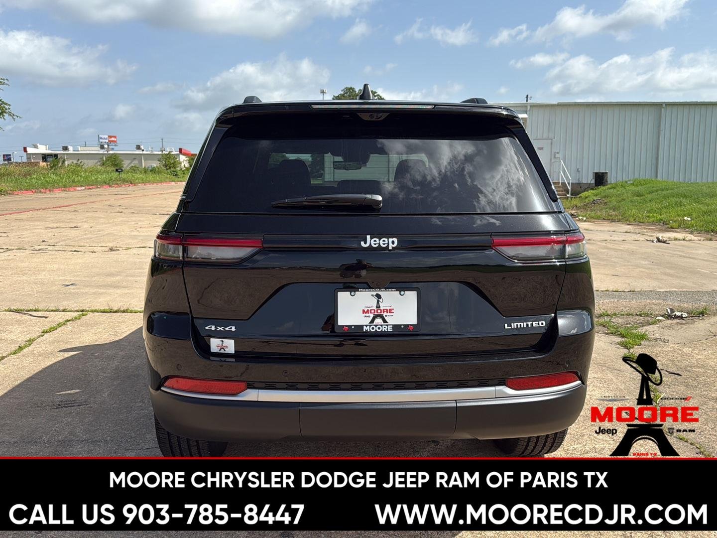 New 2026 Diamond Black Crystal Pearl-Coat Exterior Paint Jeep Limited image 6