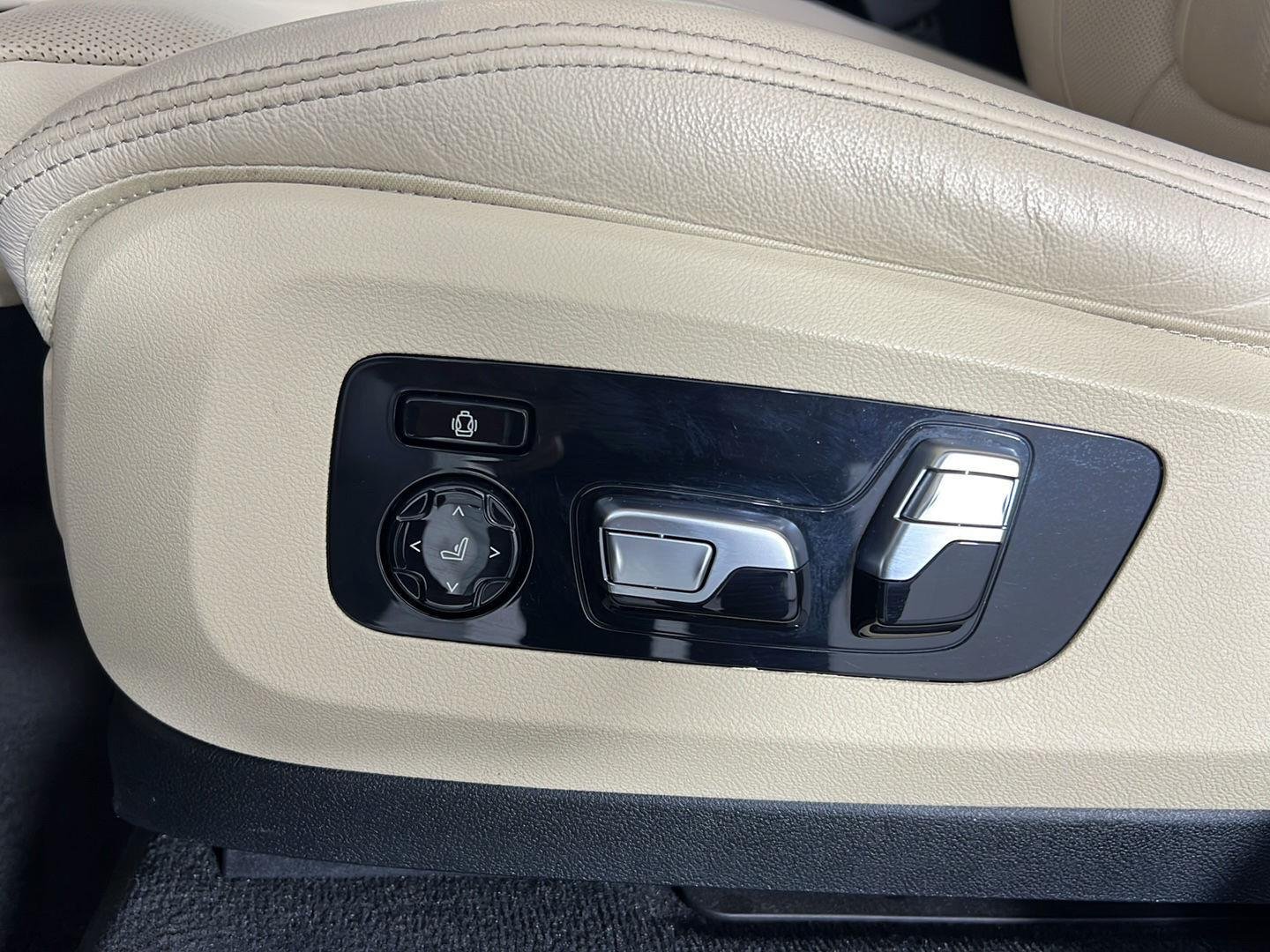 Used 2021  BMW xDrive40i image 16