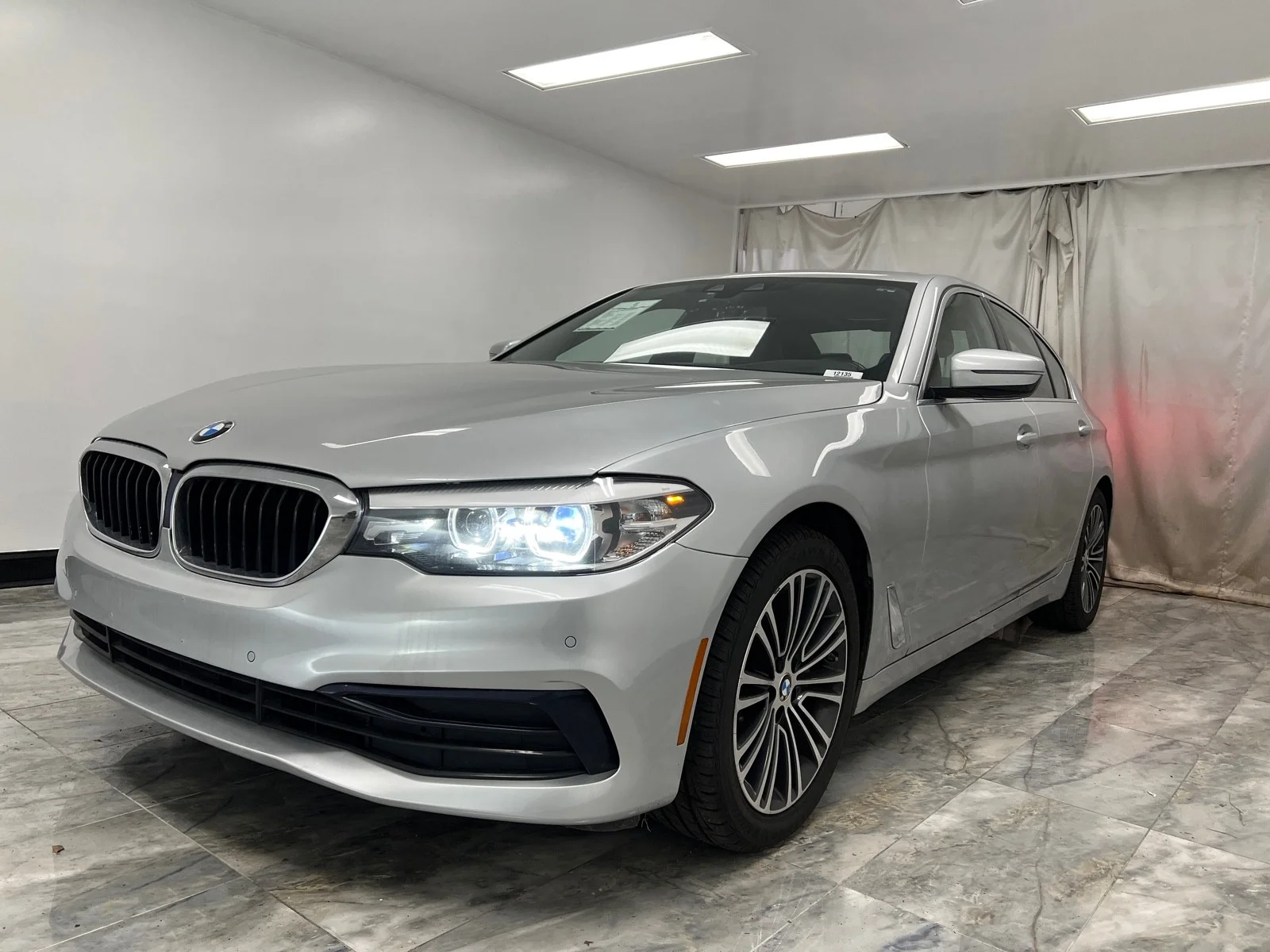 Used 2019 Glacier Silver Metallic BMW 530i xDrive image 4
