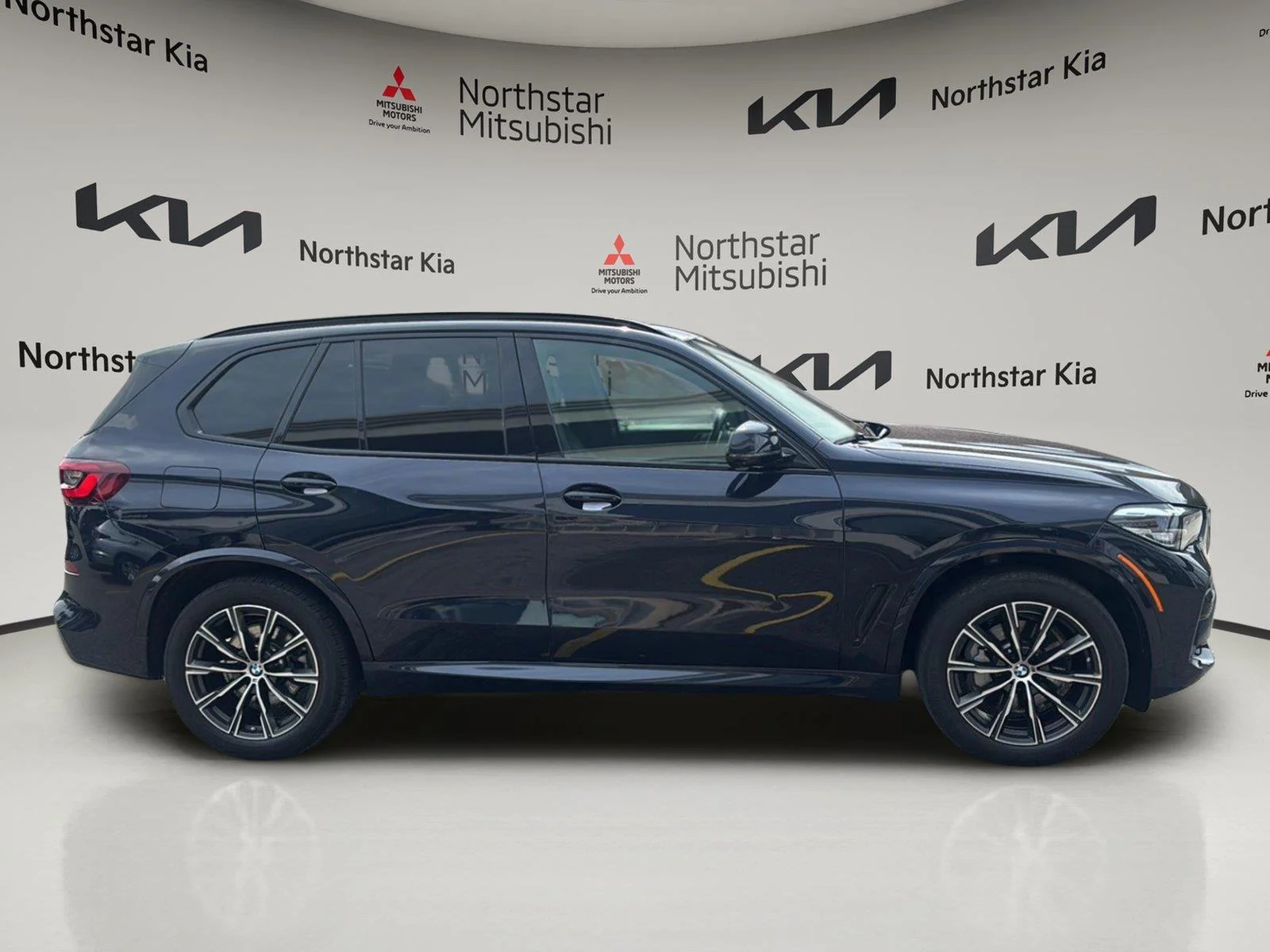 Used 2023 Carbon Black Metallic BMW xDrive40i image 16