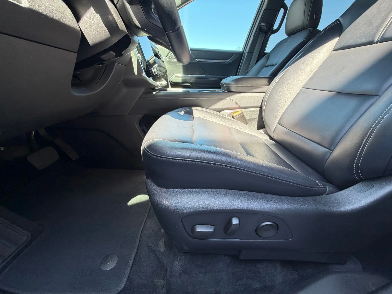 Used 2024 Black GMC Elevation image 11